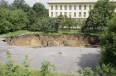 V závale zostal niekoľko hodín uväznený bagrista